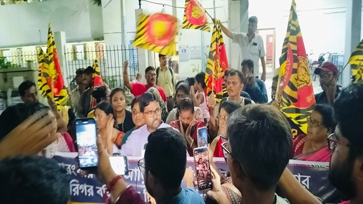 Demanding arrest of Jayant Singh, protest at Belgharia police station is on the bangla pakka