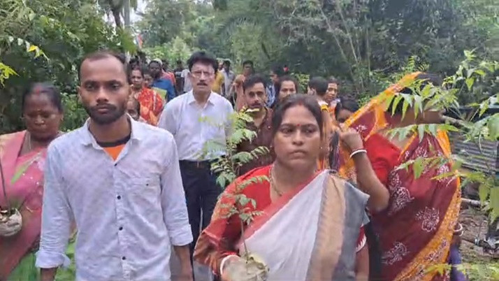 land dispossessed: Protest by Tumpa Kayal of Kamduni