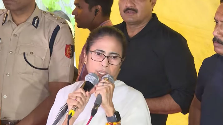 What did Chief Minister Mamata Banerjee say when she went to the dharna stage of junior doctors?