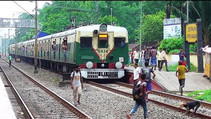 30 seconds stoppage of local trains in Sealdah division, misinformation regarding timing, says Railways