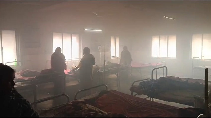 Malda government hospital premises, fire, smoke, patients out of the ward out of fear