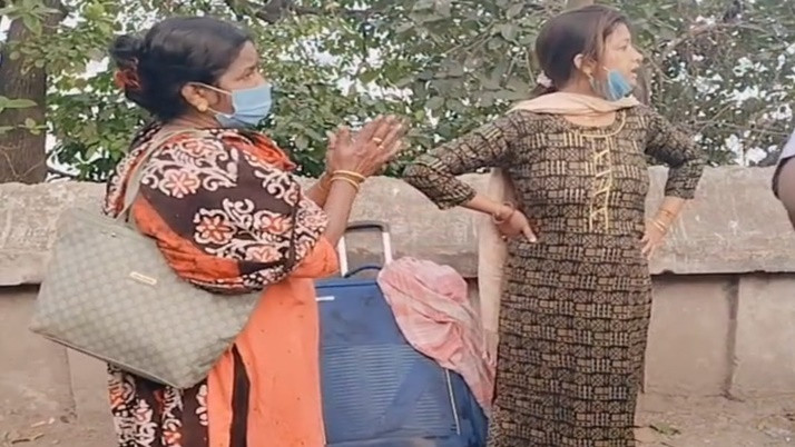 Two Kolkata women caught trying to dispose dead body, detained