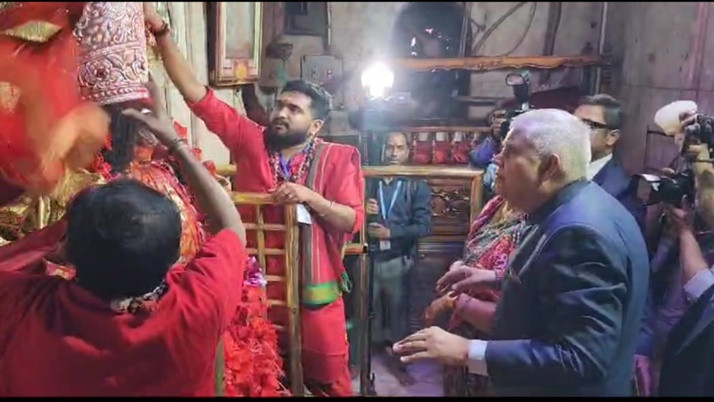 Vice President Jagdeep Dhankhar prayed for the well being of the country at Tarapith