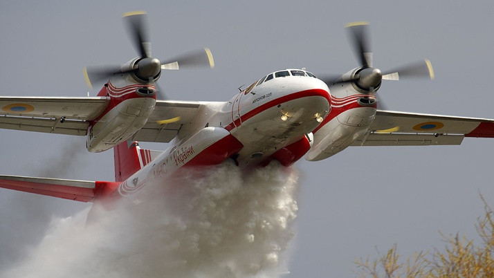 An Indian Air Force AN-32 aircraft made a crash landing at Bagdogra, pilot and crew injured