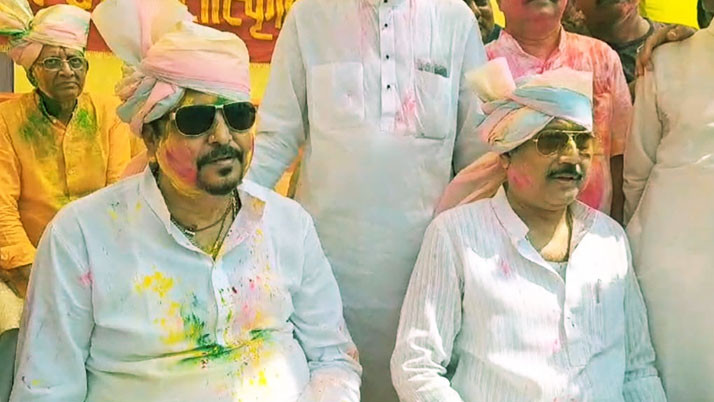 Sujit Bose and Sabyasachi Dutta appear on the same stage at the Festival of Colors in Bidhannagar