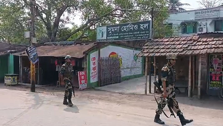 Central forces' route march in Murshidabad Bangladesh border area