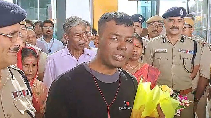 Kolkata Police constable sets new record by conquering Mount Everest