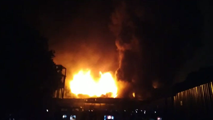 Massive fire breaks out in Barasat, loud explosions, 20 fire engines at the scene