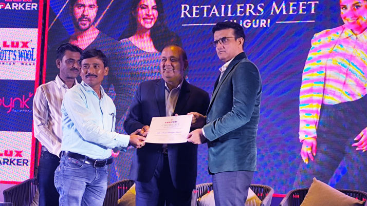 Sourav in North Bengal on a sudden visit, Maharaj's madness in Siliguri