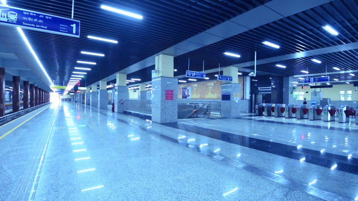As the route increases, the number of passengers is increasing. How many passengers rode the metro on September 8?