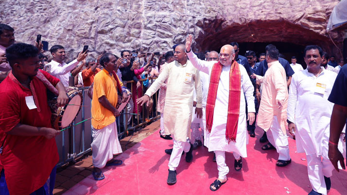 What answer did Abhishek seek from Amit Shah? He also took a dig at BJP regarding Vidyasagar