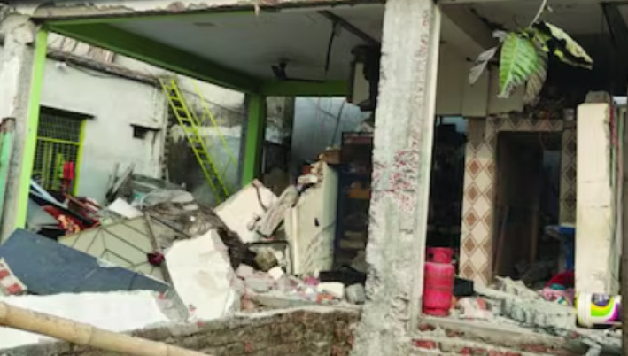 keraniganj-dhaka-madrasa-explosion-4-injured-bomb-materials-recovered