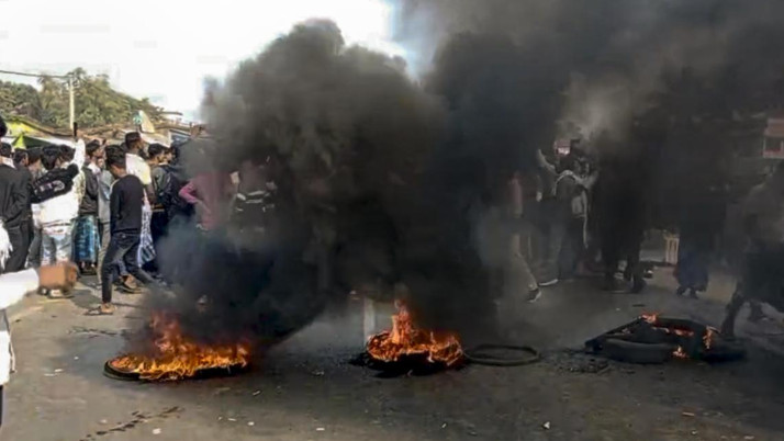 beldanga-protest-migrant-death-train-blockade