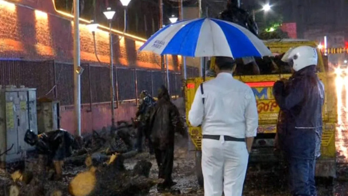kalbaishakhi-storm-hits-kolkata-west-bengal-damage-heavy-rain-weather-alert-news