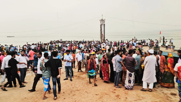 padma-river-bus-accident-faridpur-daulatdia-ferry-ghat-bangladesh