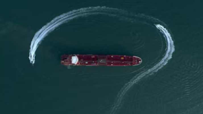 iran-oil-tanker-u-turn-india-china-hormuz-strait-news