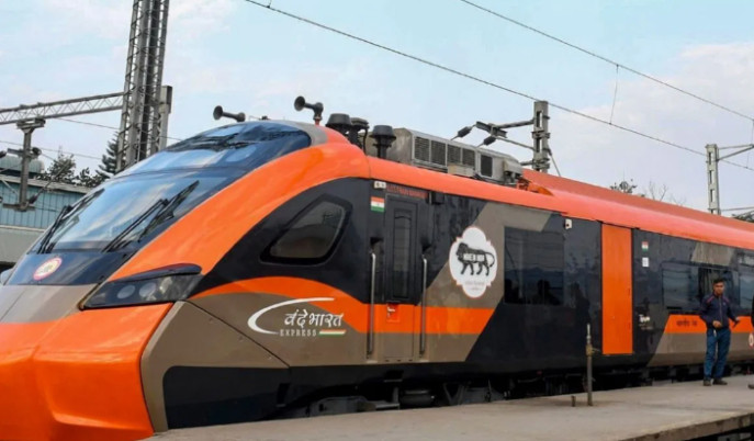 vande-bharat-derailment-pune-train-incident