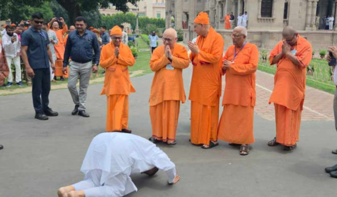 suvendu-adhikari-visits-belur-math-after-becoming-chief-minister