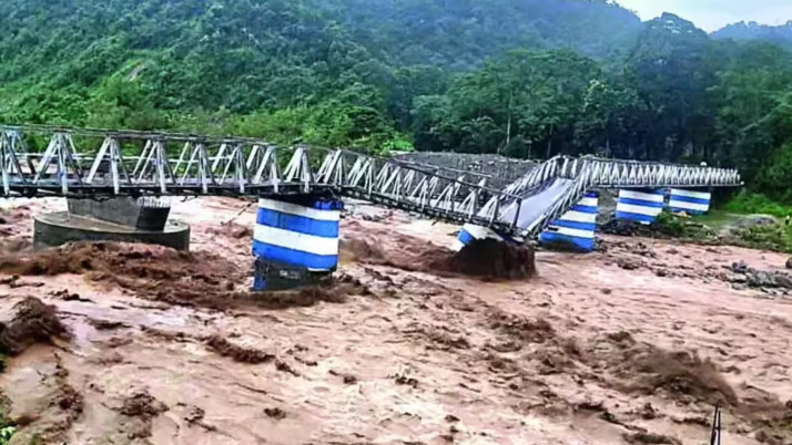 north-bengal-heavy-rain-alert-landslide-flash-flood-warning-darjeeling-dooars
