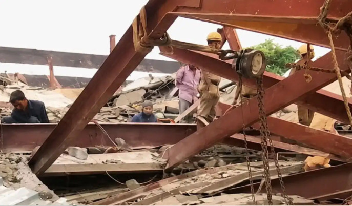 taratala-factory-godown-collapse-many-workers-trapped-rescue-operation-underway