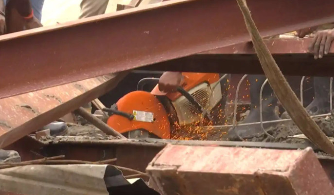 taratala-warehouse-collapse-rescue-operation-continues-amid-fears-of-workers-trapped-under-debris