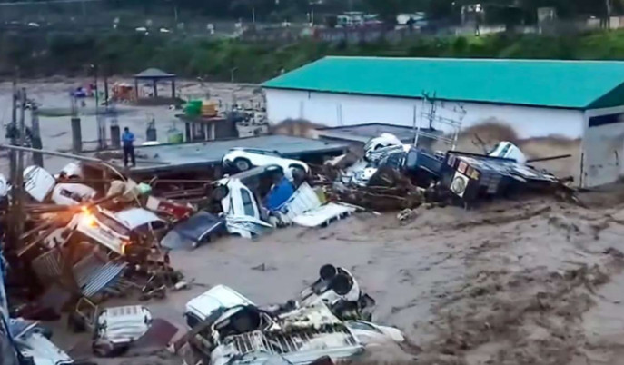 jammu-kashmir-floods-omar-abdullah-returns