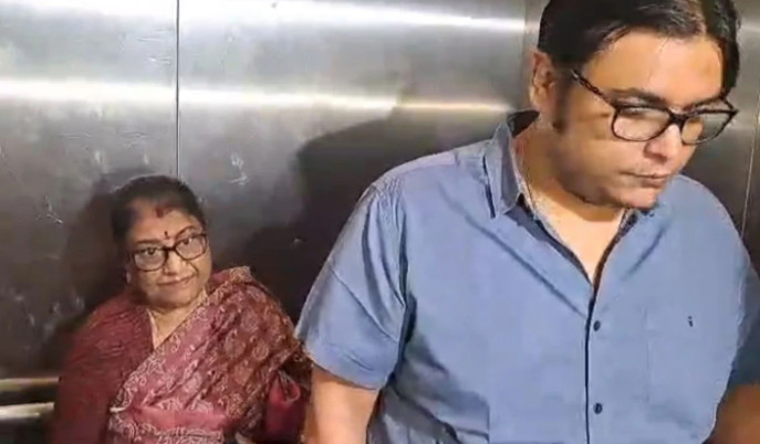 madan-mitra-wife-archana-mitra-appears-before-ed-in-recruitment-case