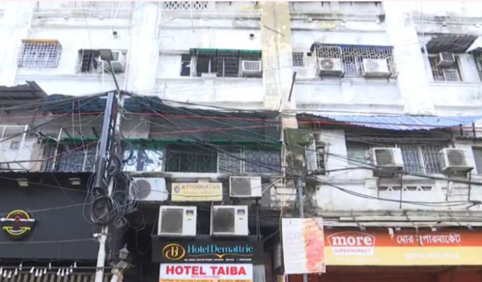 kolkata-hotel-fire-tikon-sahu-family-survived-hotel-owner-missing