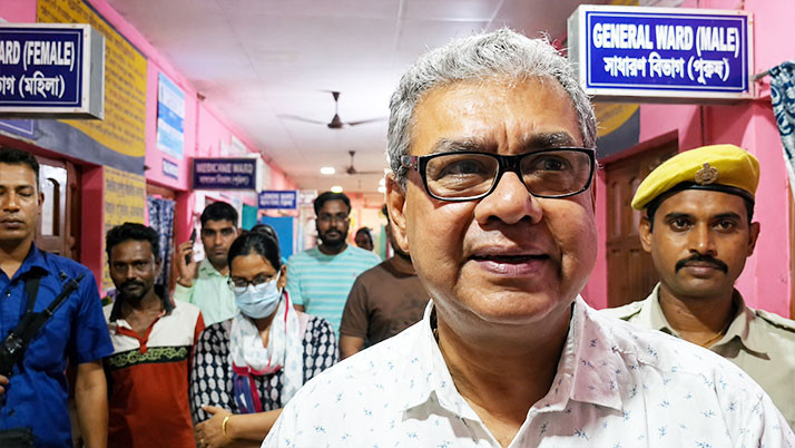 Health Minister makes surprise visits to two hospitals in Bardhaman at night; what did Sharadwat Mukhopadhyay say?