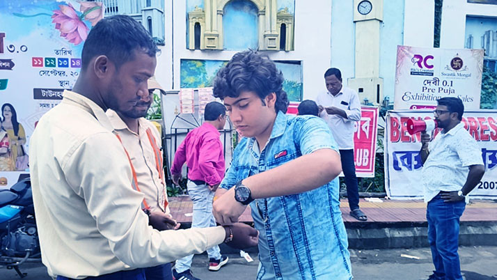 Bengal Press Club’s Rakhi festival spreads a message of harmony; a joyous atmosphere at the Bijoy Toron complex.