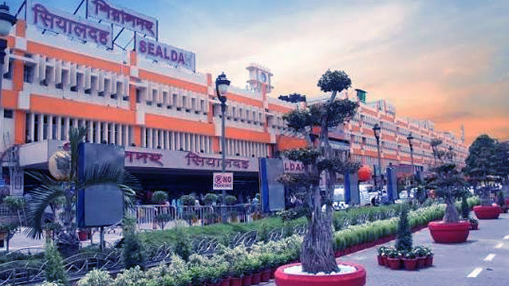 7-hour overnight traffic block at Sealdah! Multiple local trains cancelled; train services altered.