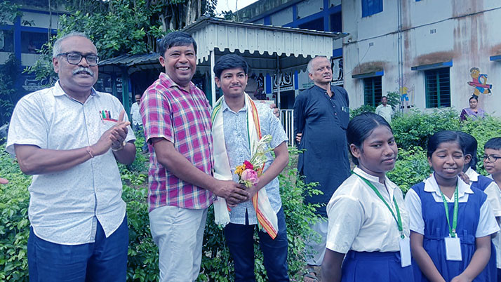 Teachers' Day Celebrated Through the Bond Between Teachers and Students at Kanchannagar Dinanath Das High School