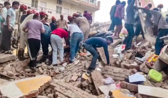 delhi-satya-niketan-six-storey-pg-building-collapse-rescue-operation
