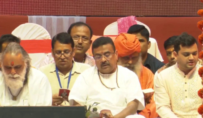 suvendu-adhikari-gita-path-sadhu-sant
