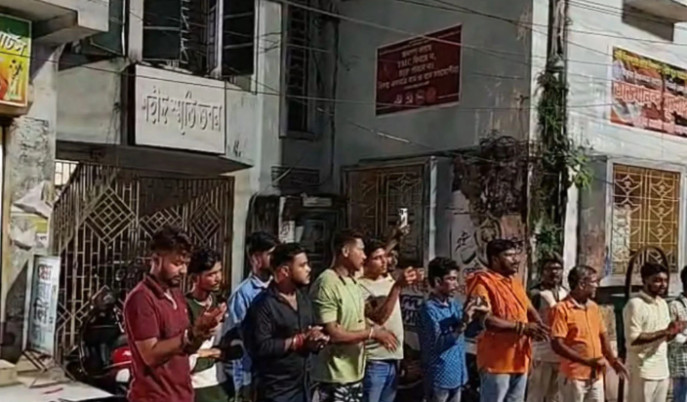 bankura-cpm-office-hanuman-chalisa-swapan-banerjee-bajrang-dal-protest