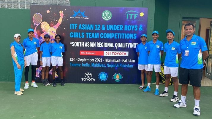 The Indian U12 tennis team l to play in Pakistan