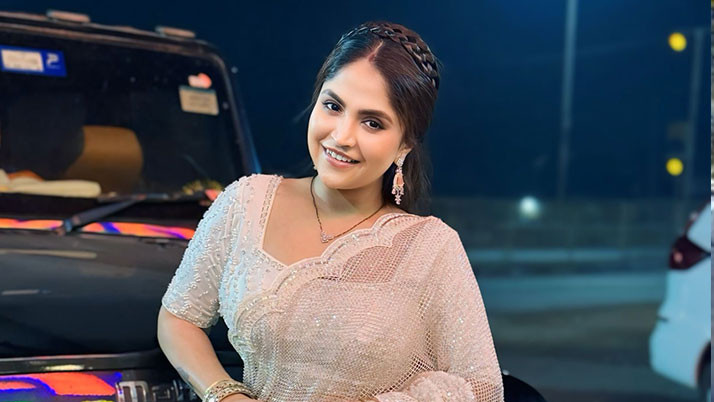 debolina-nandi-facebook-live-payment-controversy-viral-video