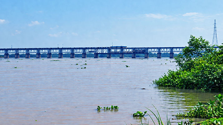 new-farakka-rail-line-collapse-ganga-padma-erosion-warning